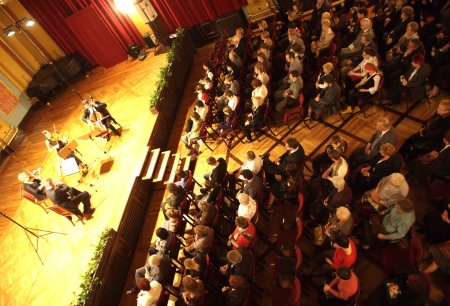 003-2007KonzertimArtushof.jpg.medium.jpeg