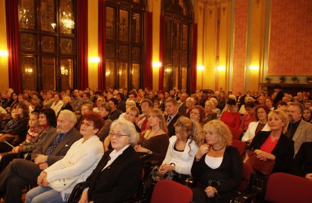 005-2007KonzertimArtushofPublikum.jpg.medium.jpeg